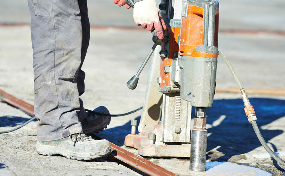 混凝土(tǔ)鑽孔取芯過程中需要(yào)注意